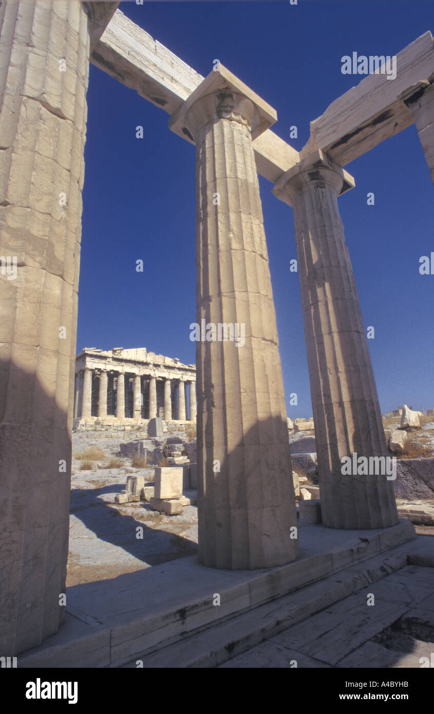 Parthenon umrahmt von dorischen Säulen, Athen Griechenland Stockfoto