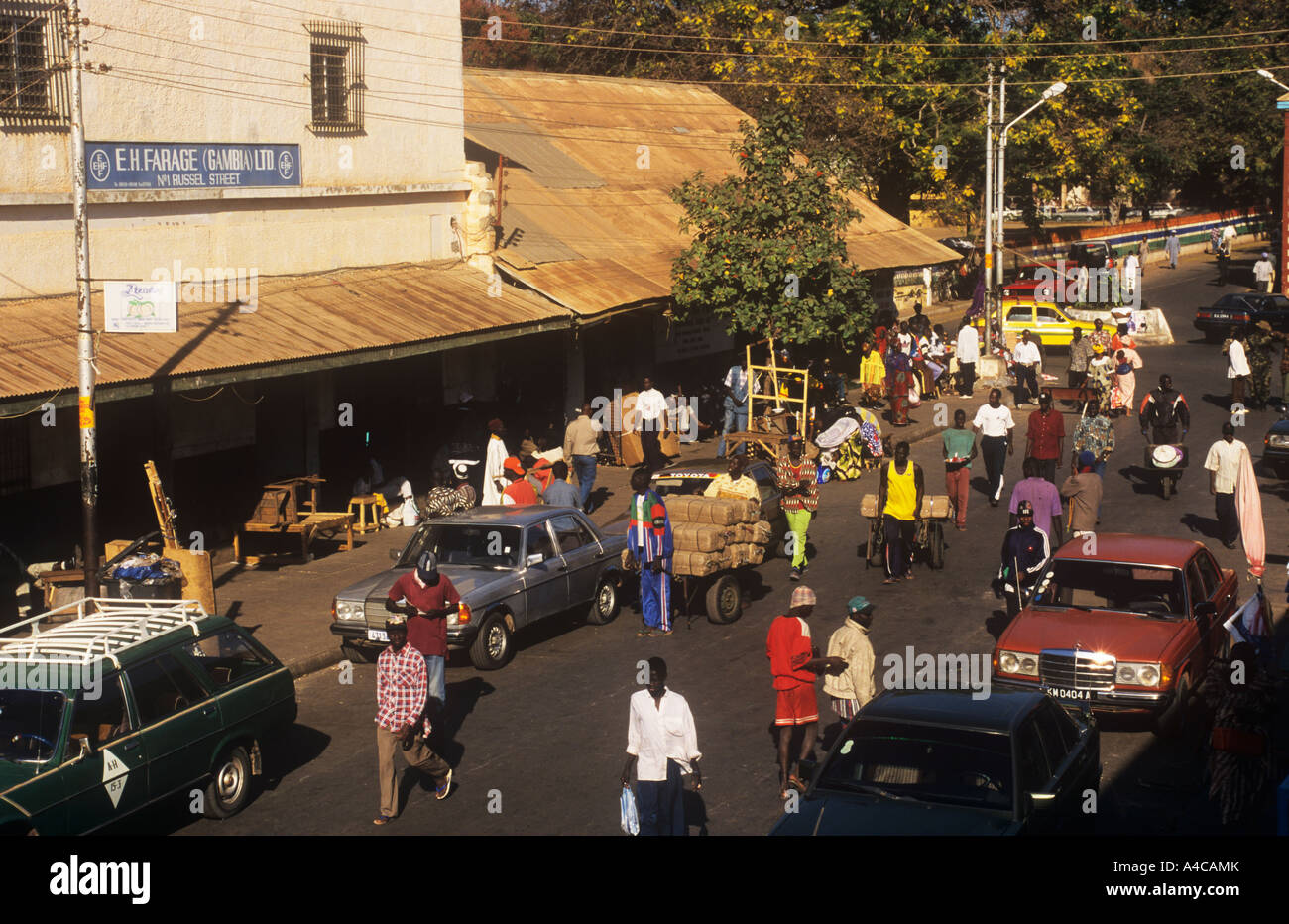 Russell Street am Gambia Afrika Stockfoto