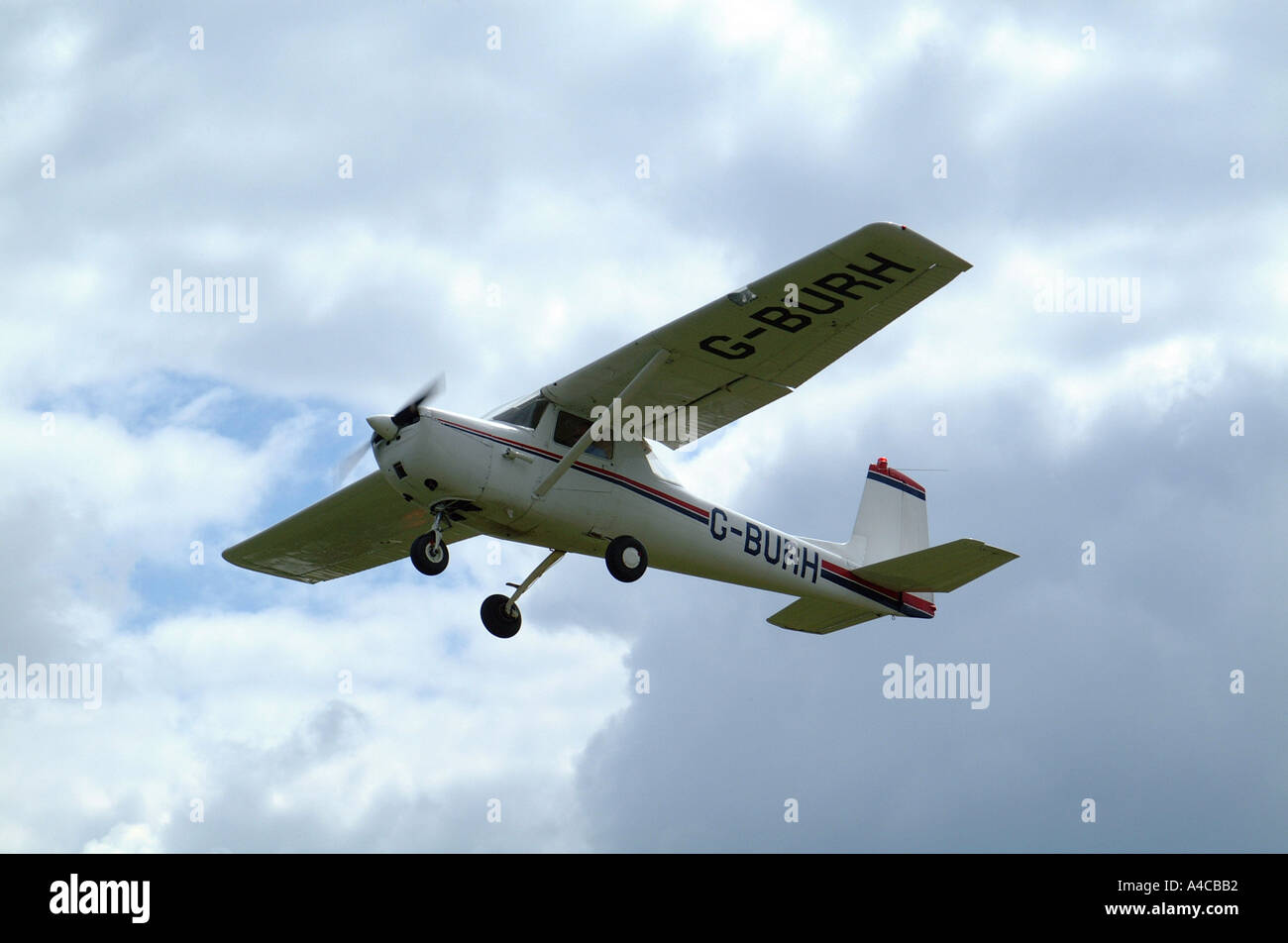 Cessna 150 G BURH über Popham Flugplatz Stockfoto