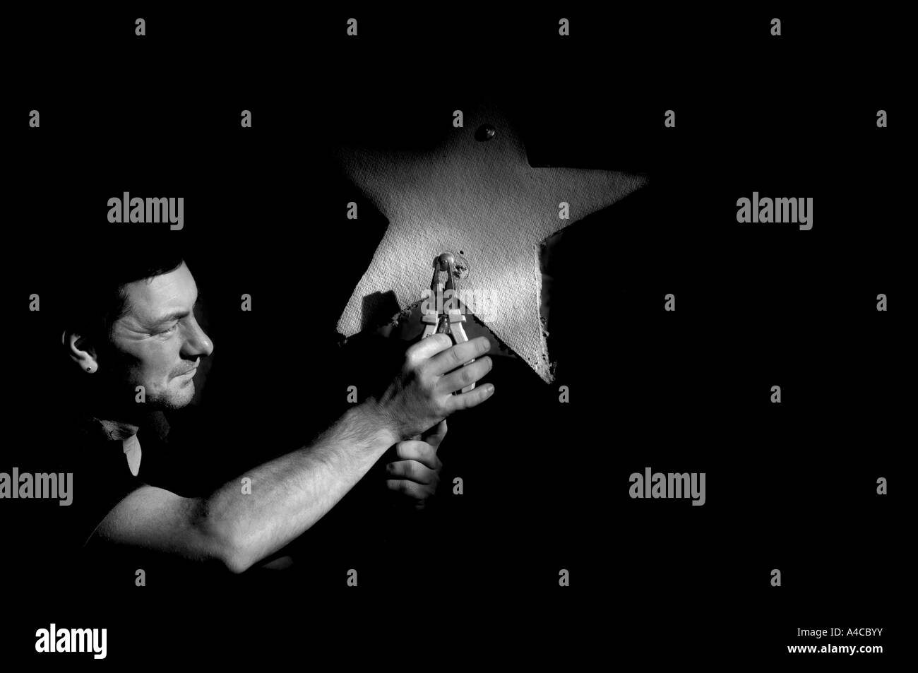 East Hoathly und Halland Karneval Gesellschaft Vorbereitungen für Lagerfeuer-Nacht in der Nähe von Lewes, East Sussex. Bild von Jim Holden. Stockfoto