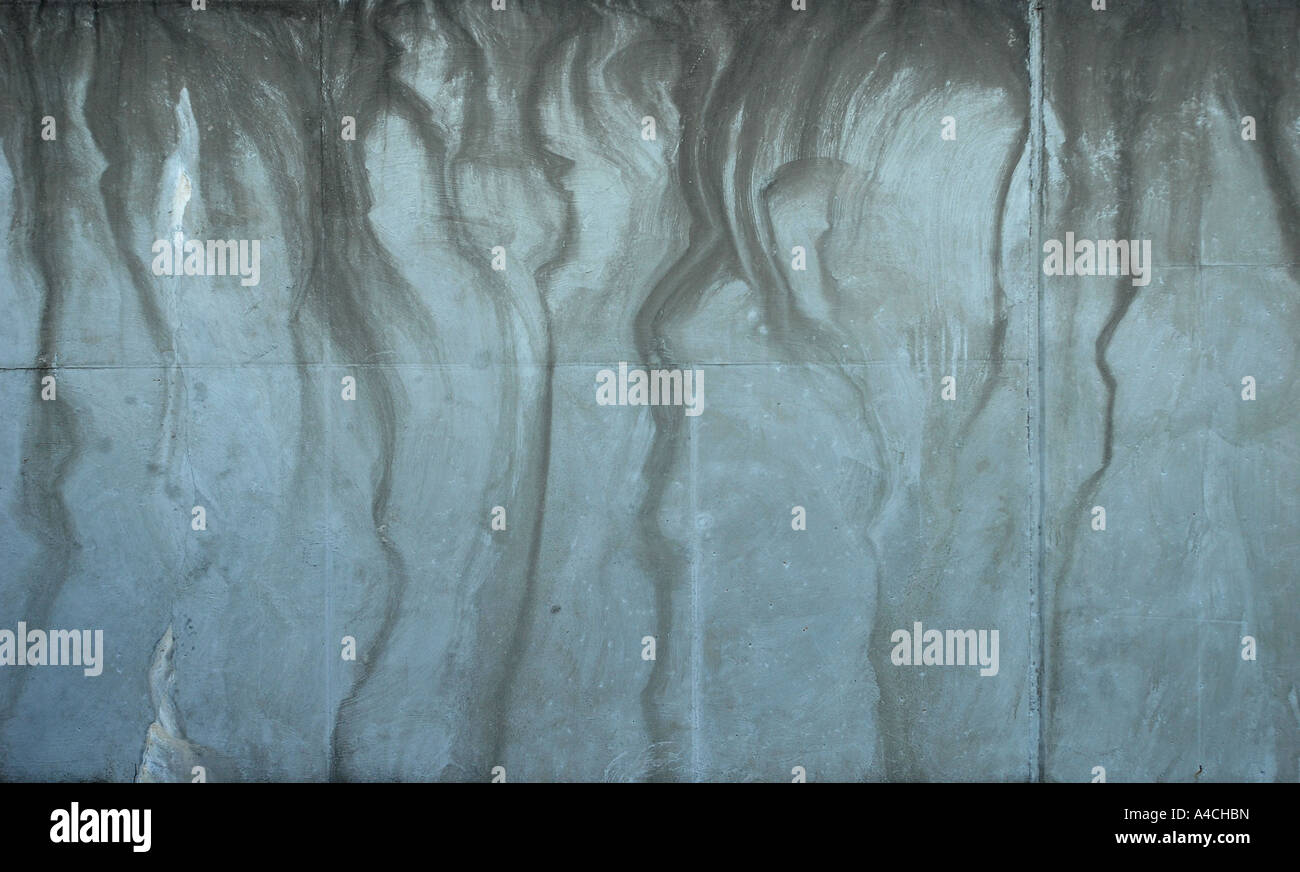 Textur der Wand mit Sediment durch Regenwasser gebildet Stockfoto