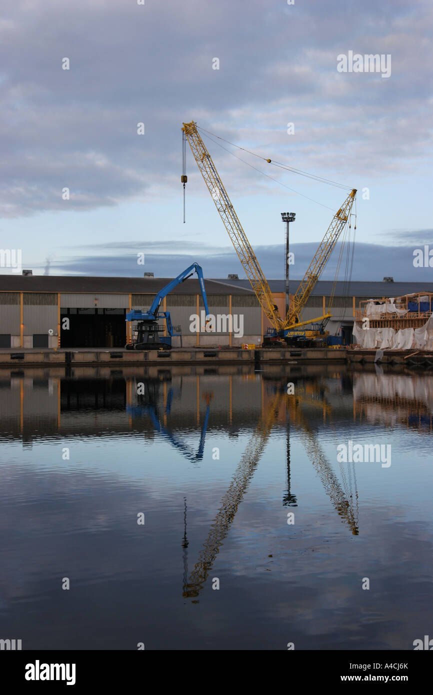 Mobile Containerkrane in der Werft in Oulu Finnland. Stockfoto