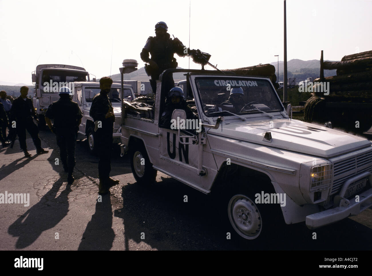 UN-Konvoi an Bosnien-Herzegowina Grenze, Sept. 1992 Stockfoto