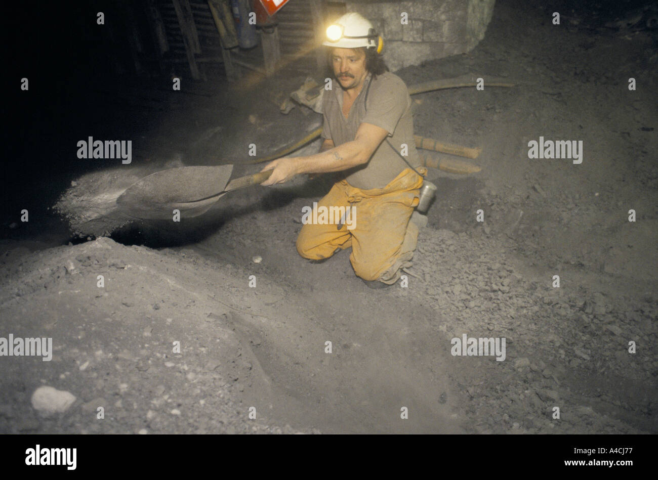 KOHLEBERGBAU AM ARBEITSPLATZ, COTGRAVE ZECHE, NOTTINGHAMSHIRE 1992.  DIE MINE IST MIT SCHLIEßUNG BEDROHT. Stockfoto
