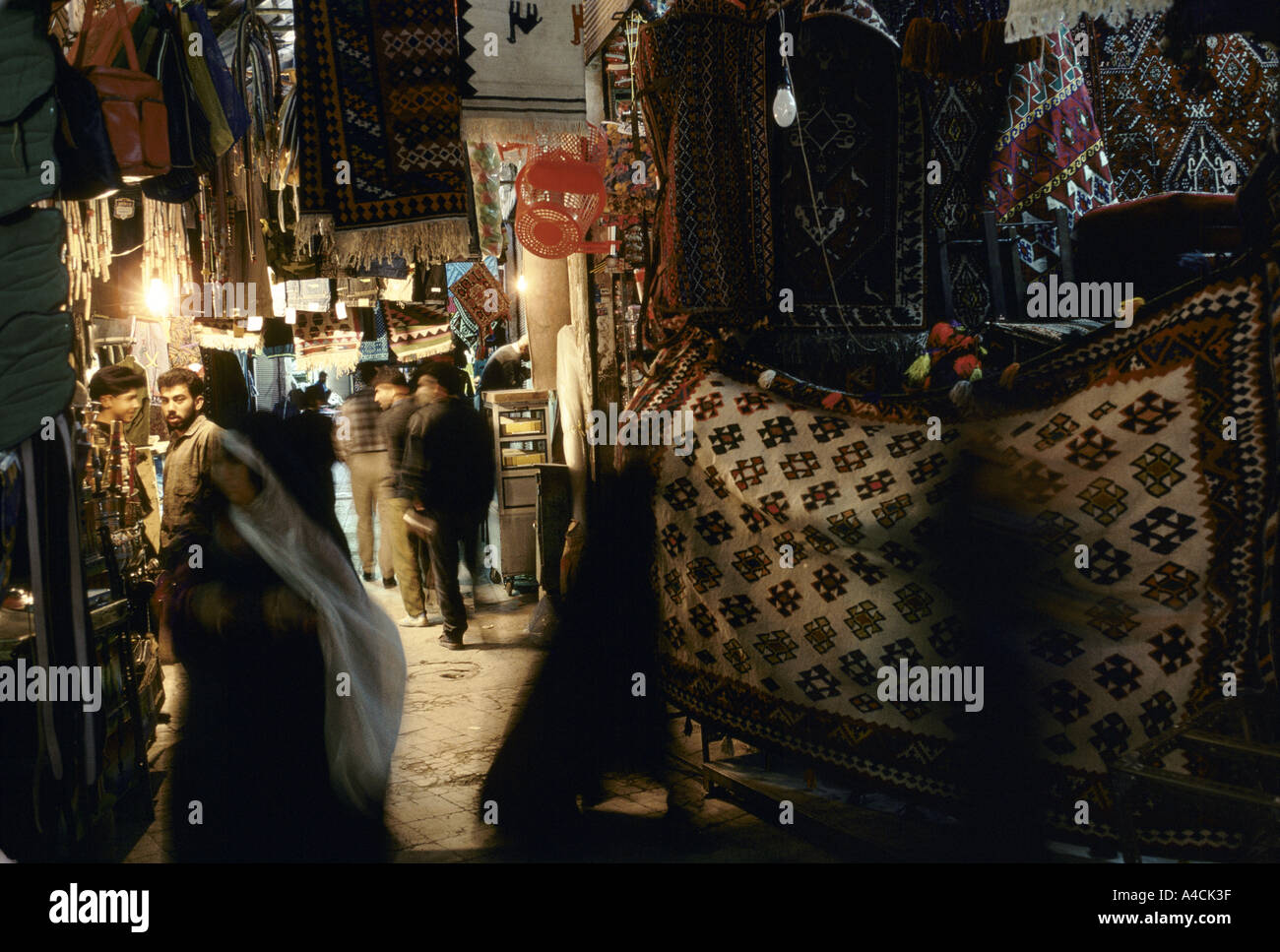Iran-Marktplatz auf dem Basar in Shiraz 1993 Stockfoto