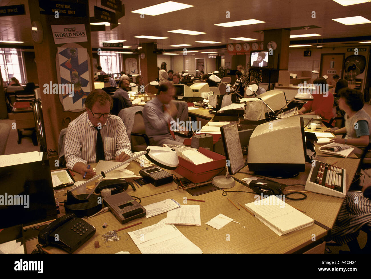 BBC World Service Nachrichtenredaktion, Bush House, 1987 Stockfoto