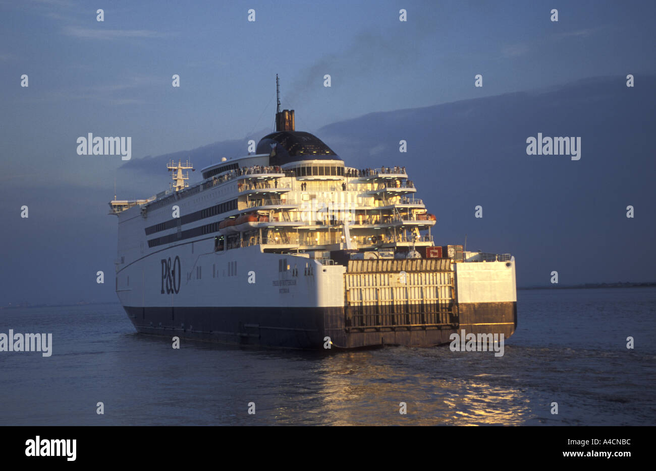 P O Nordsee Fähre Pride of Rotterdam Hull abfliegen Stockfotografie - Alamy