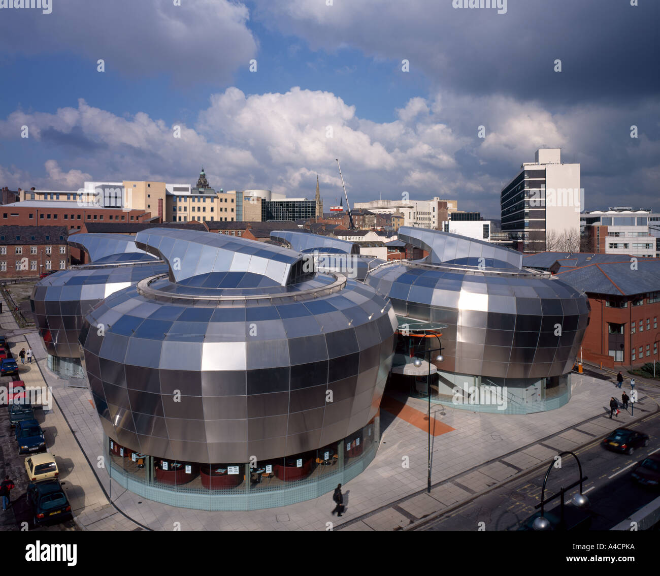 Nationales Zentrum für populäre Musik, Sheffield, 1999. Jetzt geschlossen. Alles in allem Außenansicht. Architekt: Branson Coates Stockfoto