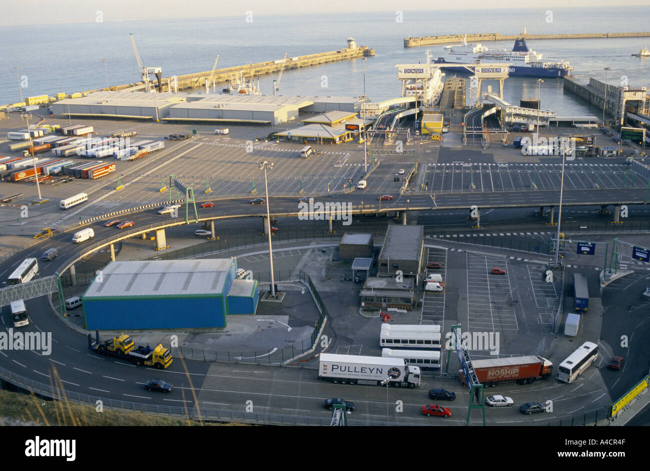 Das Pkw- und LKW Fährhafen in Dover an der Südostküste Englands. Stockfoto