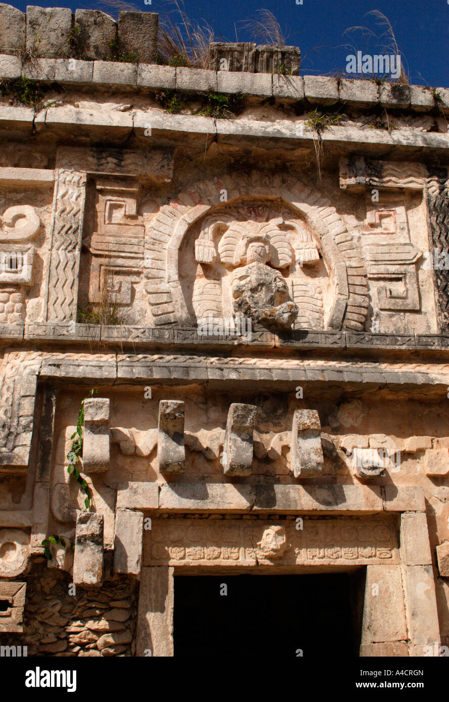 Chichen Itza Puuc-Stil Gebäude benannt nach der Puuc-Hügel in der Nähe von Uxmal im nördlichen Yucatan verfügen über Regen Gott Chaac. Stockfoto
