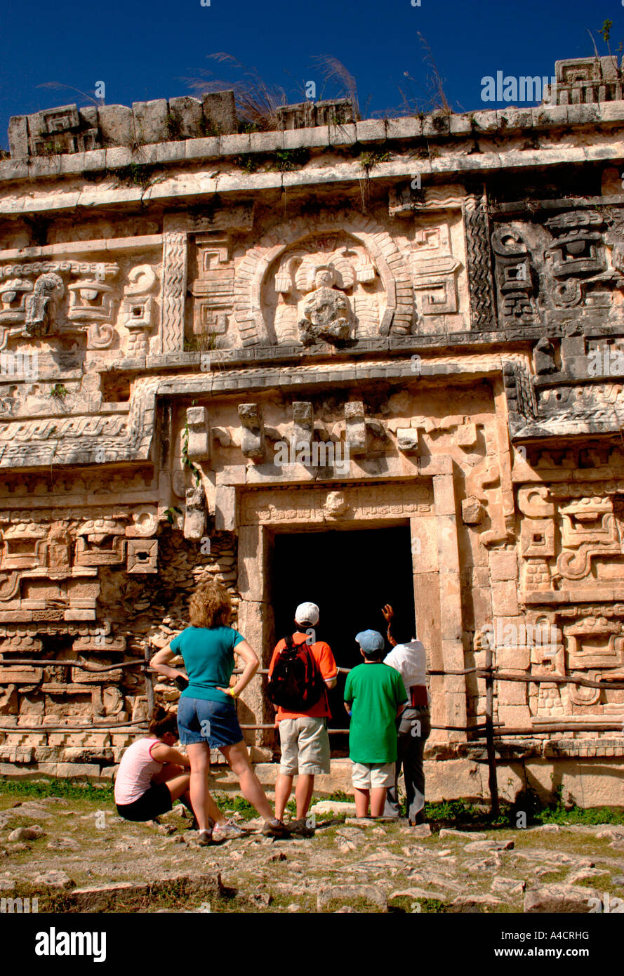 Puuc-Stil Gebäude mit Figuren von Regen Gott Chaac in Chichen Itza, eine Maya-Ruine Ausgrabungsstätte in North Central Yuca Stockfoto