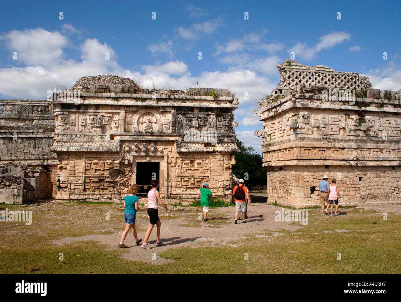 Chichén Itzá-Frauenkloster-Gebäude verfügen über Puuc-Stil-Architektur mit Figuren von Regen Gott Chaac Stockfoto