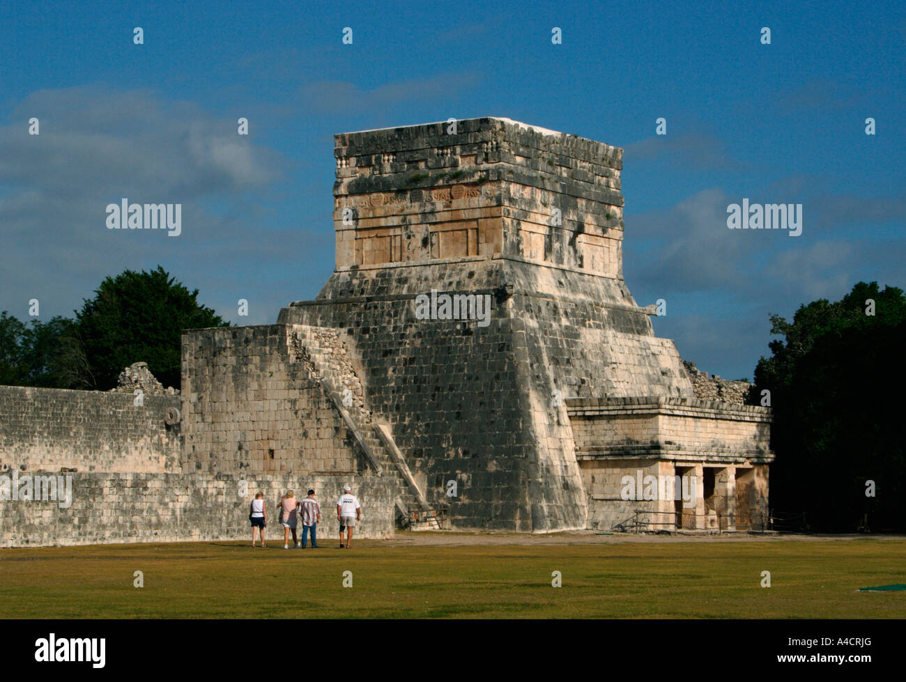 Der Ballspielplatz in Chichen Itza, eine Maya-Ruine Ausgrabungsstätte in North Central Yucatan ist der größte in Mittelamerika. Stockfoto