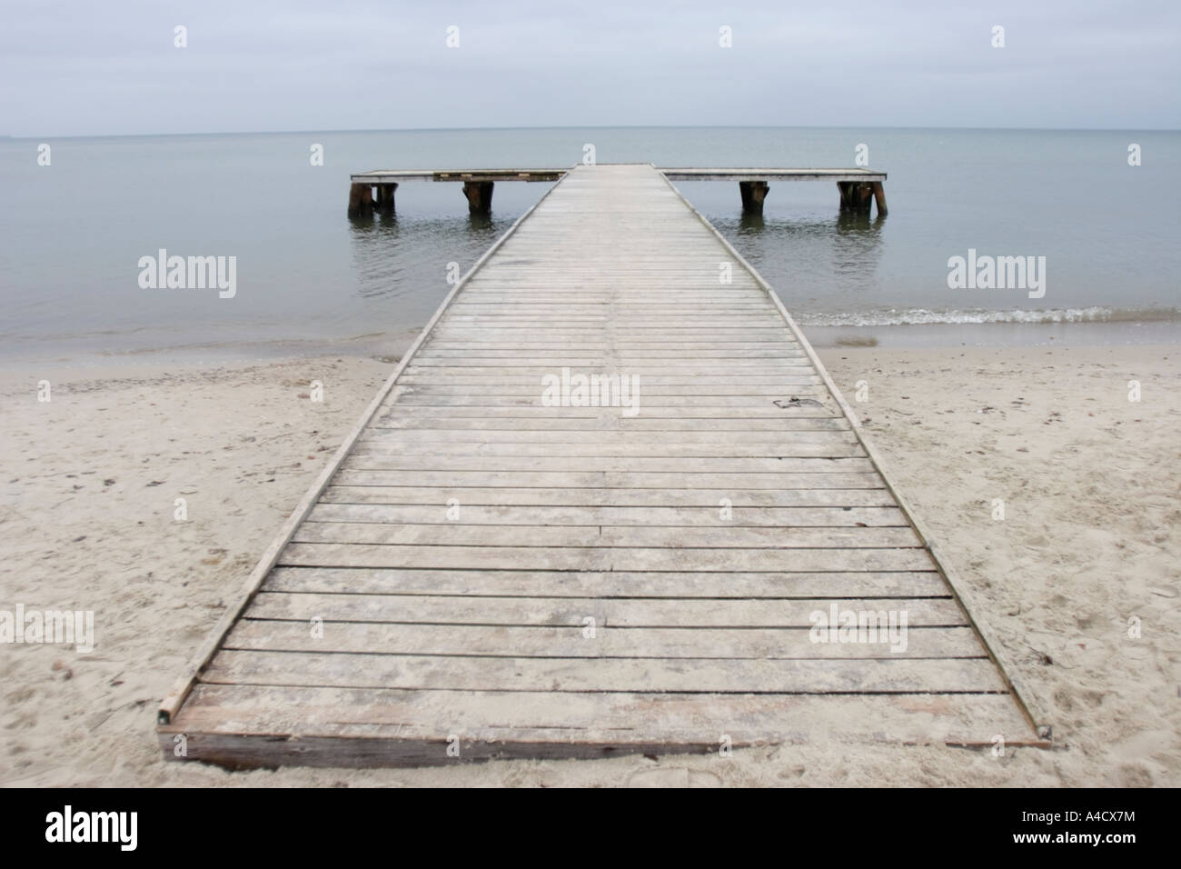 Polen, SOPOT, 26.12.2006 Boot Brücke am Strand Stockfoto