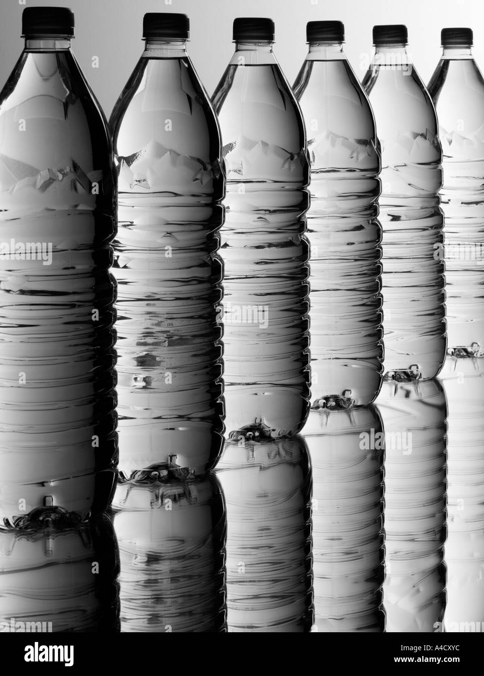 WASSER IN FLASCHEN Stockfoto