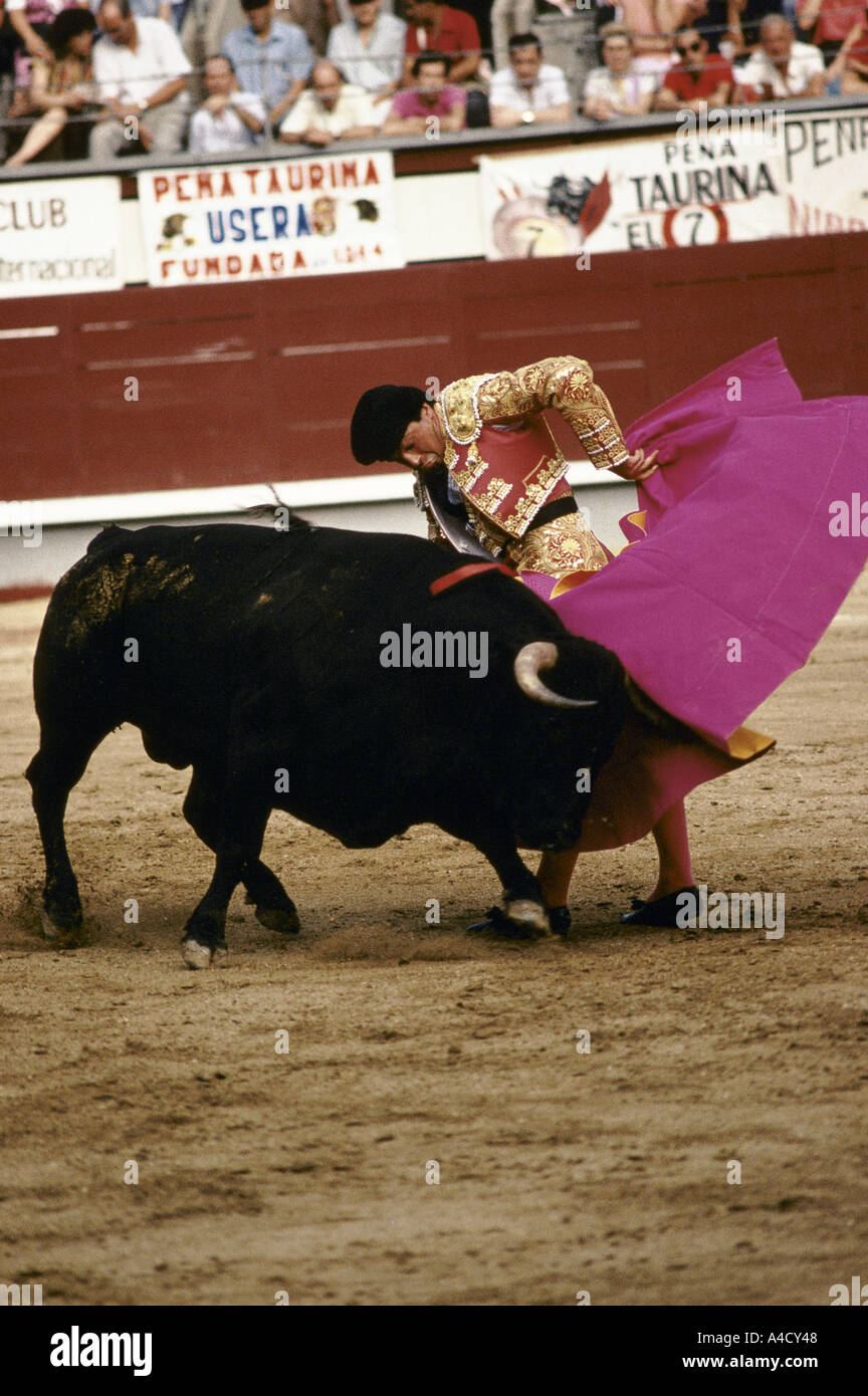 Matador Victor Mendes Stierkampf.  Las Ventas in Madrid, Spanien Stockfoto