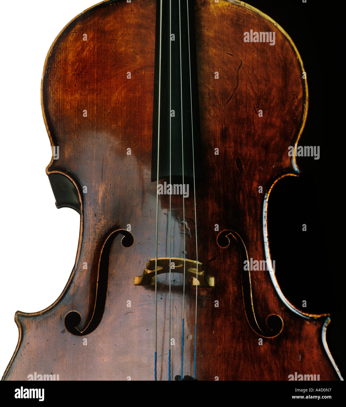 Cello mit weiß und schwarz Stockfoto