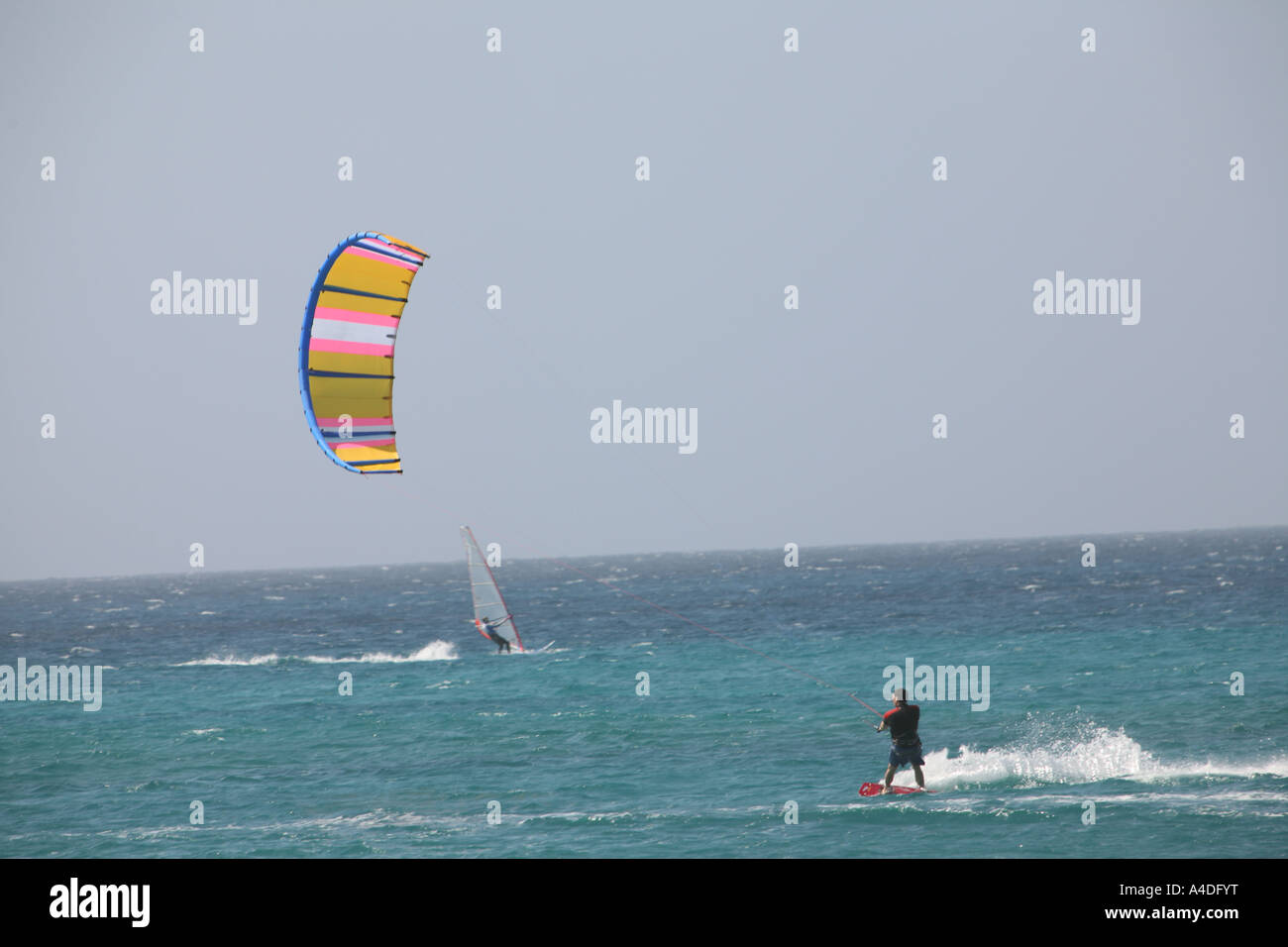 Kite-boarding Ponta Preta Strand Sal Kapverden Stockfoto