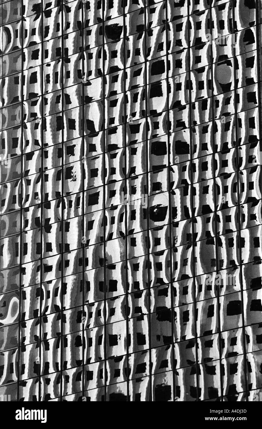 Bürogebäude in das Glas der anderen Bürogebäuden wider. Hong Kong, die Volksrepublik China, HKSAR Stockfoto