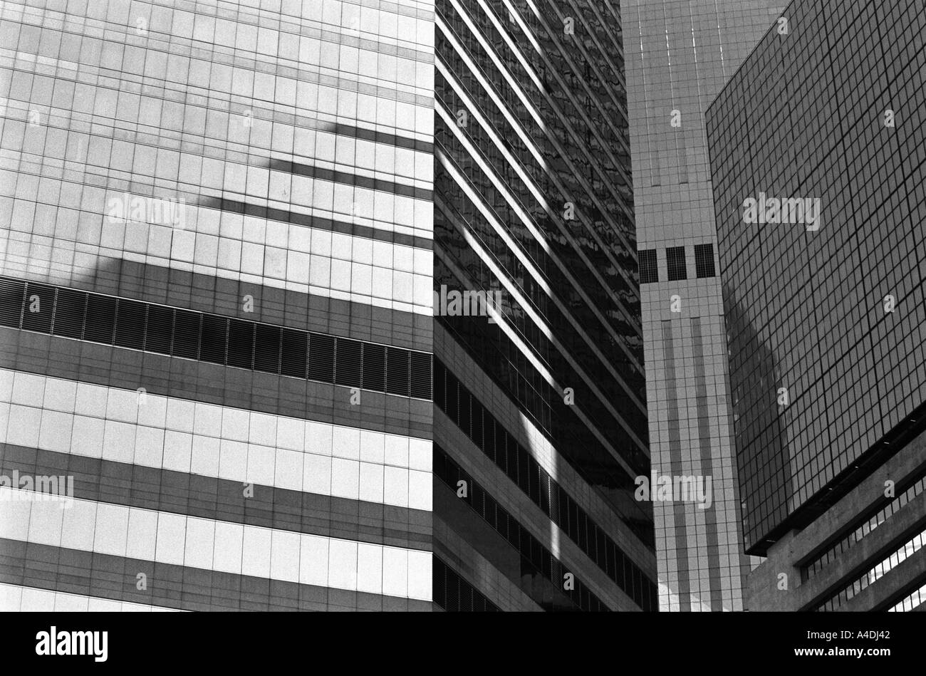 Gebäude in die Fenster von einem anderen reflektiert. Hong Kong, die Volksrepublik China, HKSAR Stockfoto