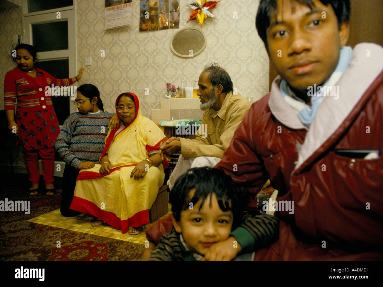 Eine Familie aus Bangladesch in Tower Hamlets Leben mit feuchten, London, UK Stockfoto