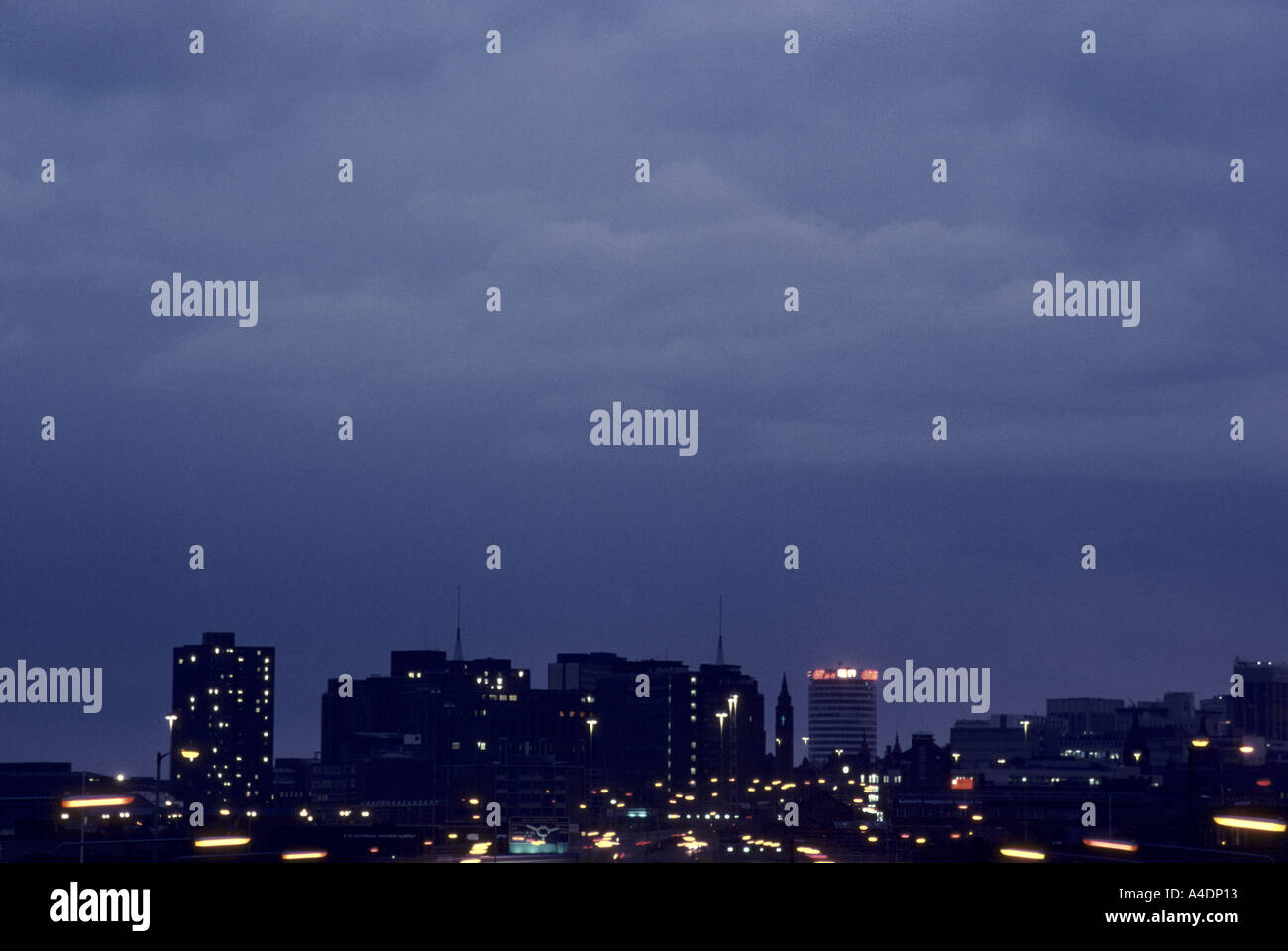 Birmingham-Skyline bei Nacht Stockfoto