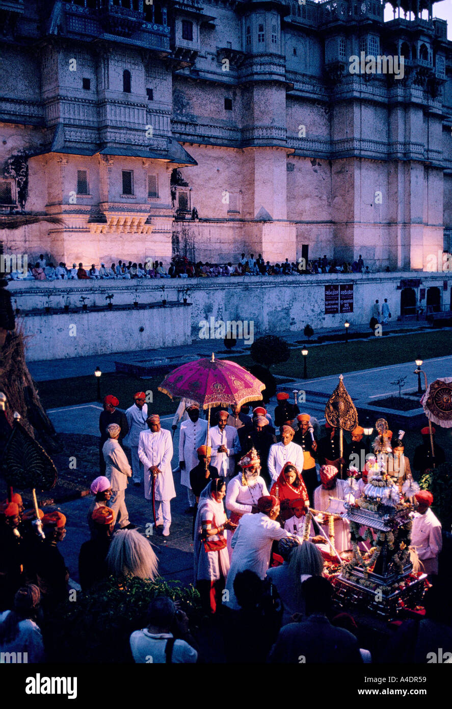 Der Maharaja Arvind Singh Mewar feiern Holi im City Palace in Udaipur, Indien, 1992 Stockfoto