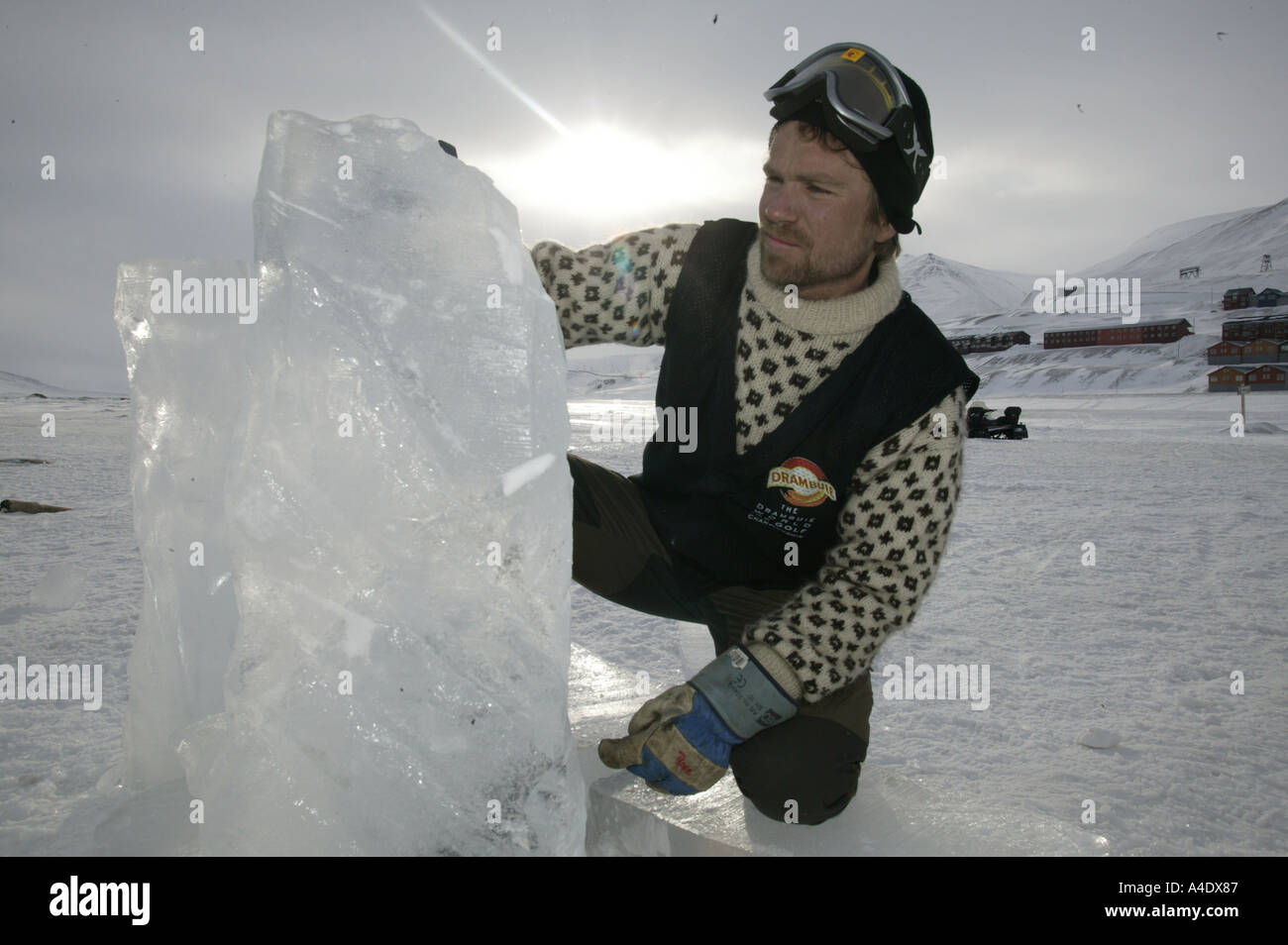 Bauen die Eisbar auf der 2004 Drambuie Eis Golfmeisterschaft in Svalbard, Norwegen. Stockfoto