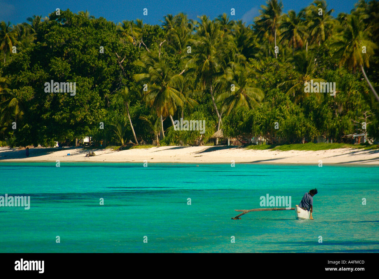 Mann auf traditionellen Marshalhese Kanu Mae Insel Namu Atoll Marshall-Inseln N Pazifik Stockfoto