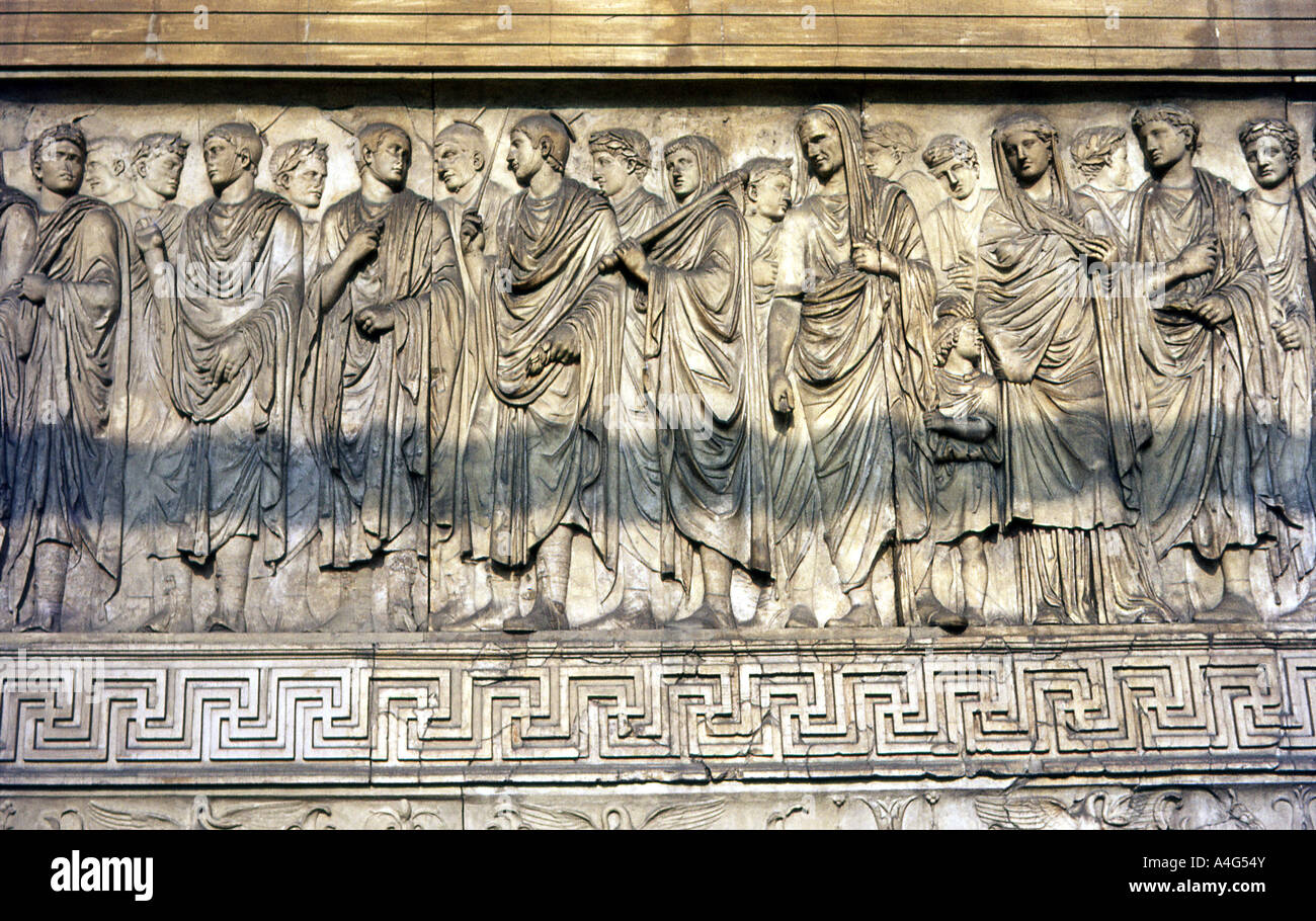 Geschnitzte Einfrieren der Antike Denkmal in der Stadt Rom. Stockfoto