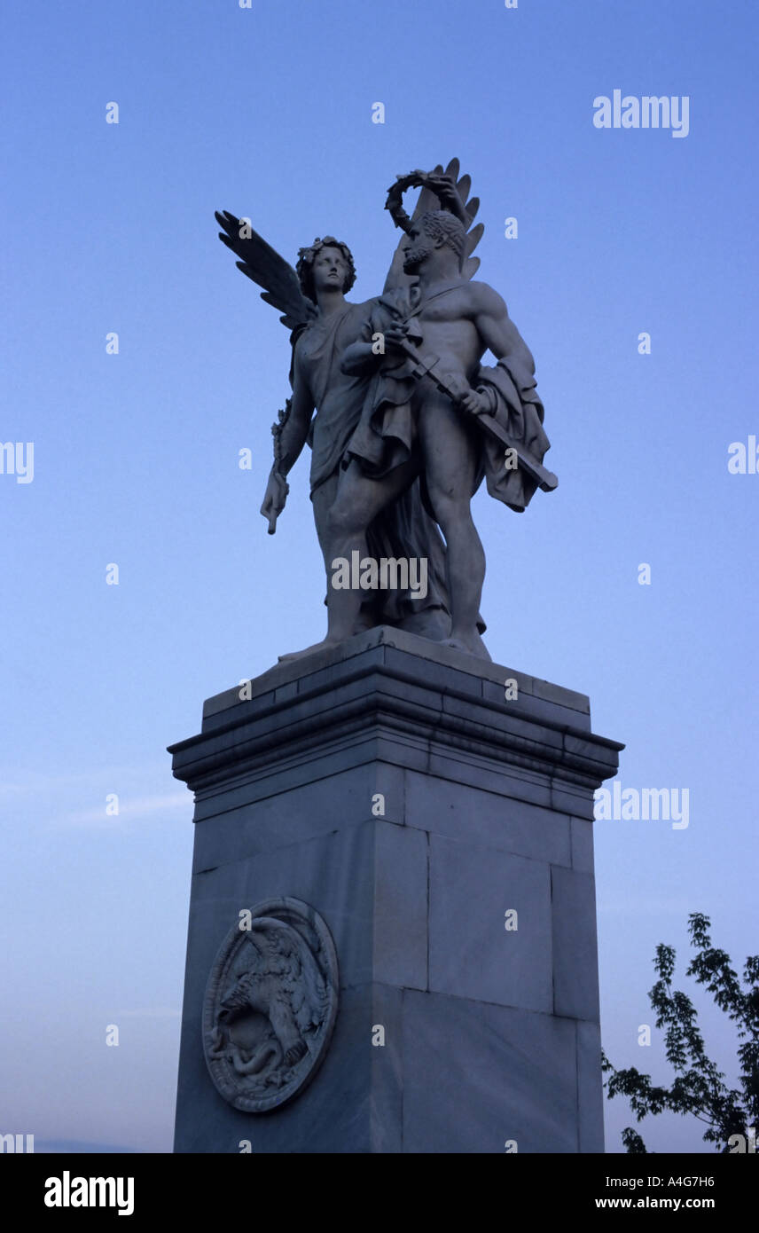 Abbildung Nike krönt den Gewinner am Schloss-Brücke in Berlin, Deutschland, Unter Den linden Stockfoto