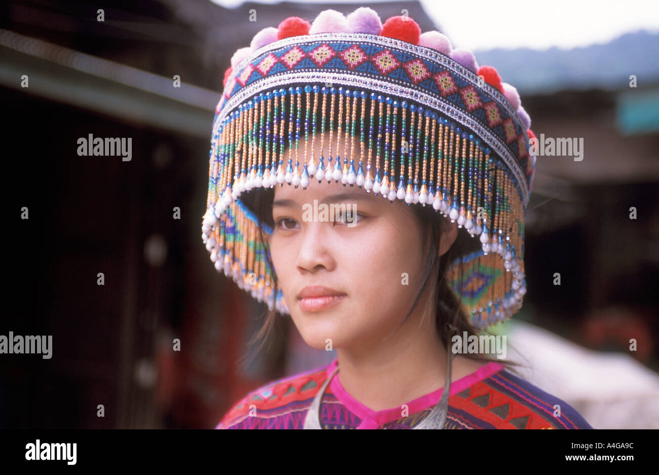 Thailand Mädchen Hmong Hill Tribe traditionelle Kleidung trägt Stockfoto