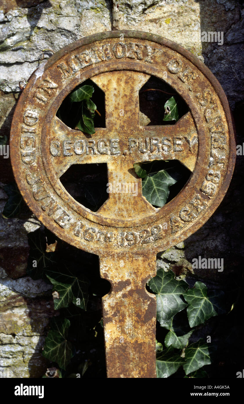 Frankreich, Rost aus Gusseisen Grab des Expatriate George Pursey d 1922 in englischer Sprache Stockfoto