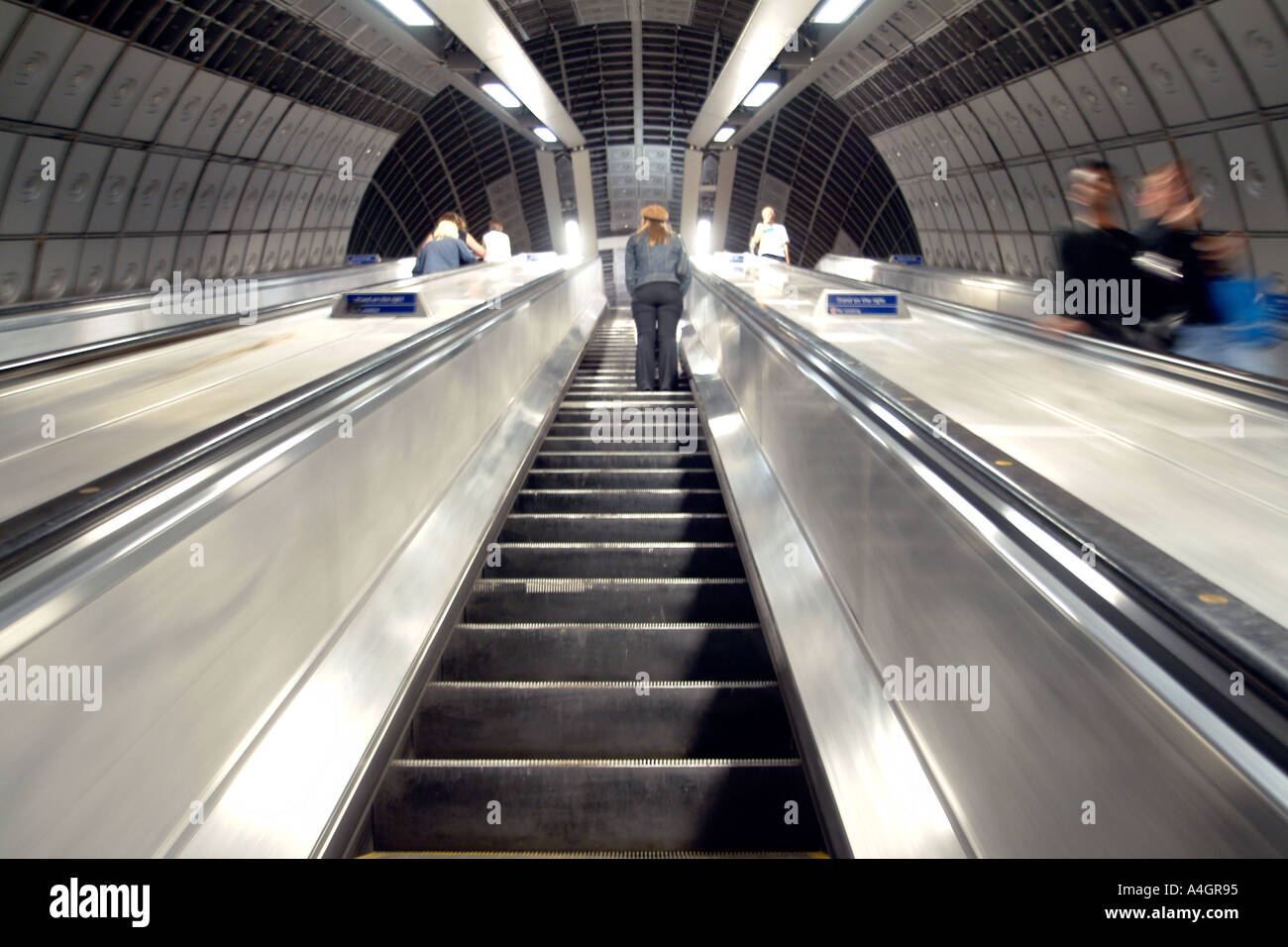 Rolltreppe auf die Londoner u-Bahn-Netz. Stockfoto