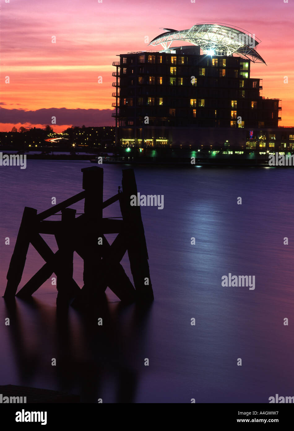 St. Davids Hotel Spa Cardiff Bay Twilight Nachtansicht alten dock Liegeplatz im linken Vordergrund Cardiff South Wales UK Stockfoto