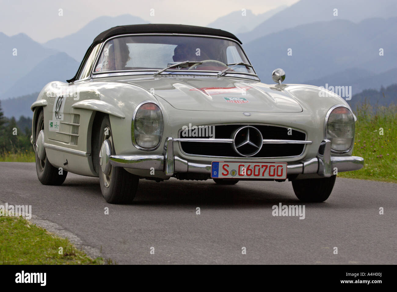 Mercedes-Benz 300 sl Angetrieben von Sir Stirling Moss, Oldtimer rennen Ennstal Classic 2005, Steiermark, Österreich Stockfoto