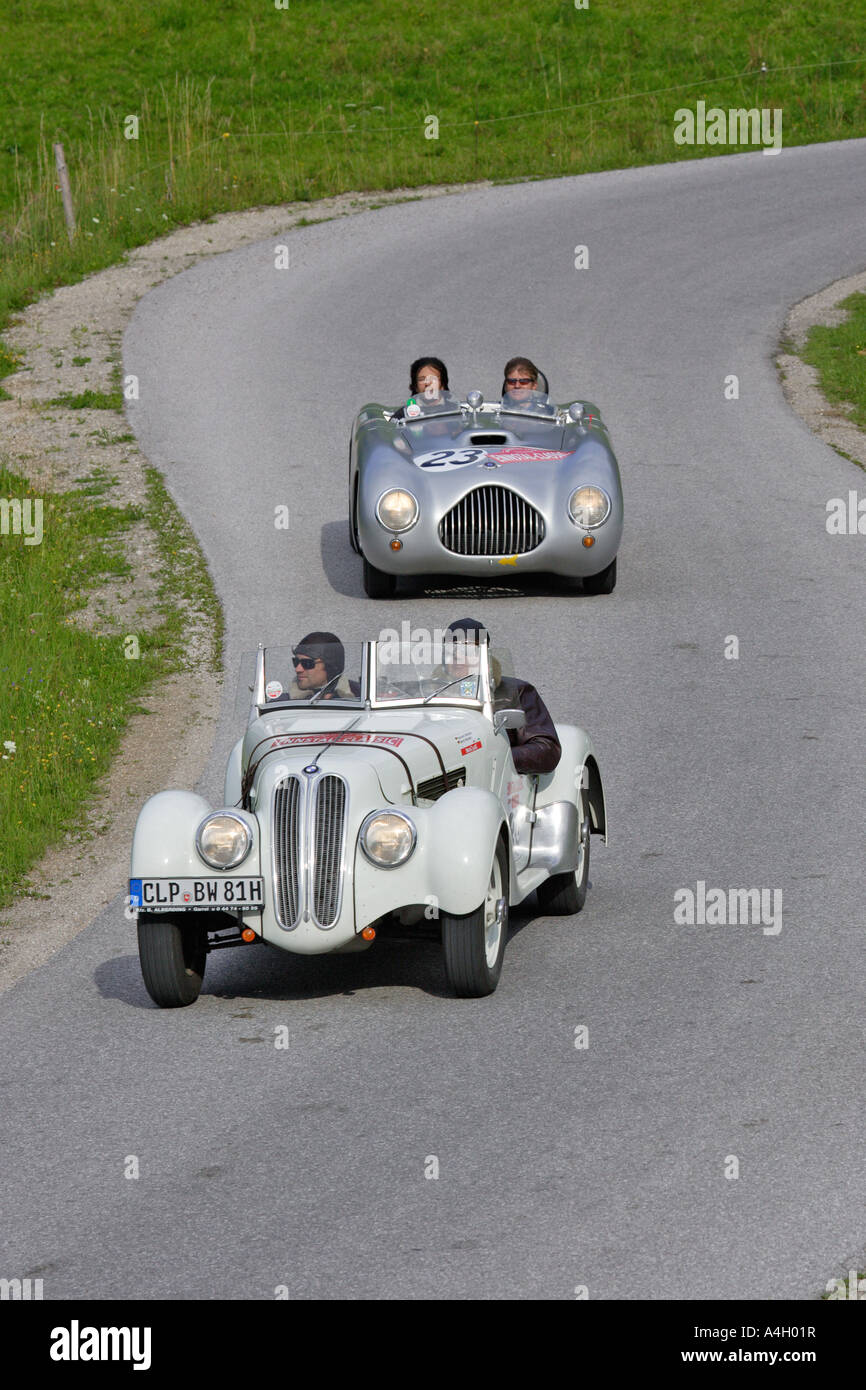 Bmw 328 fom 1937 und behinda Veritas RS2000 von 1948, Oldtimer rennen Ennstal Classic 2005, Steiermark, Österreich Stockfoto