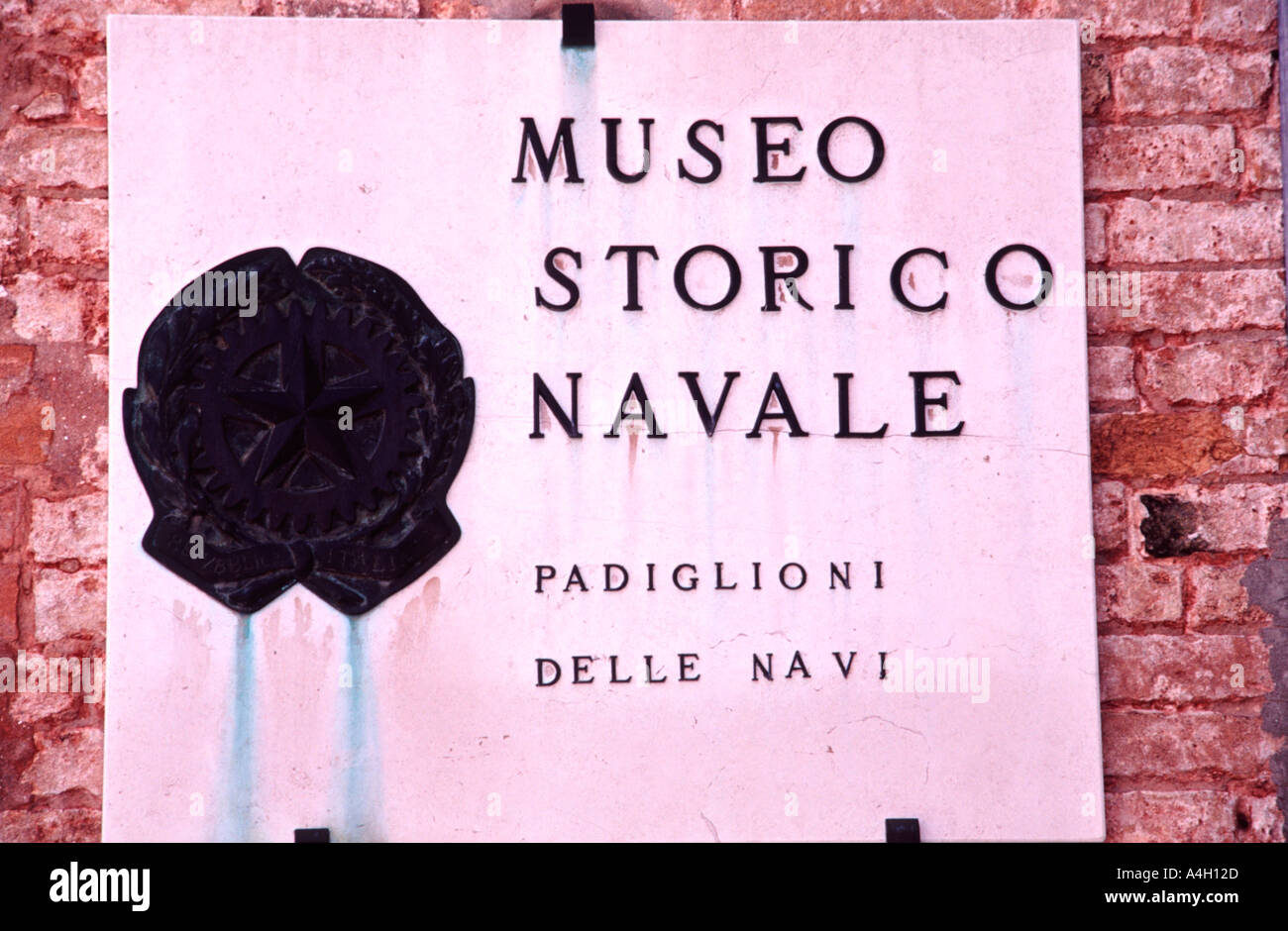 Schild an der Wand des Museo Storico Navale Marinemuseum Venedig Italien Stockfoto