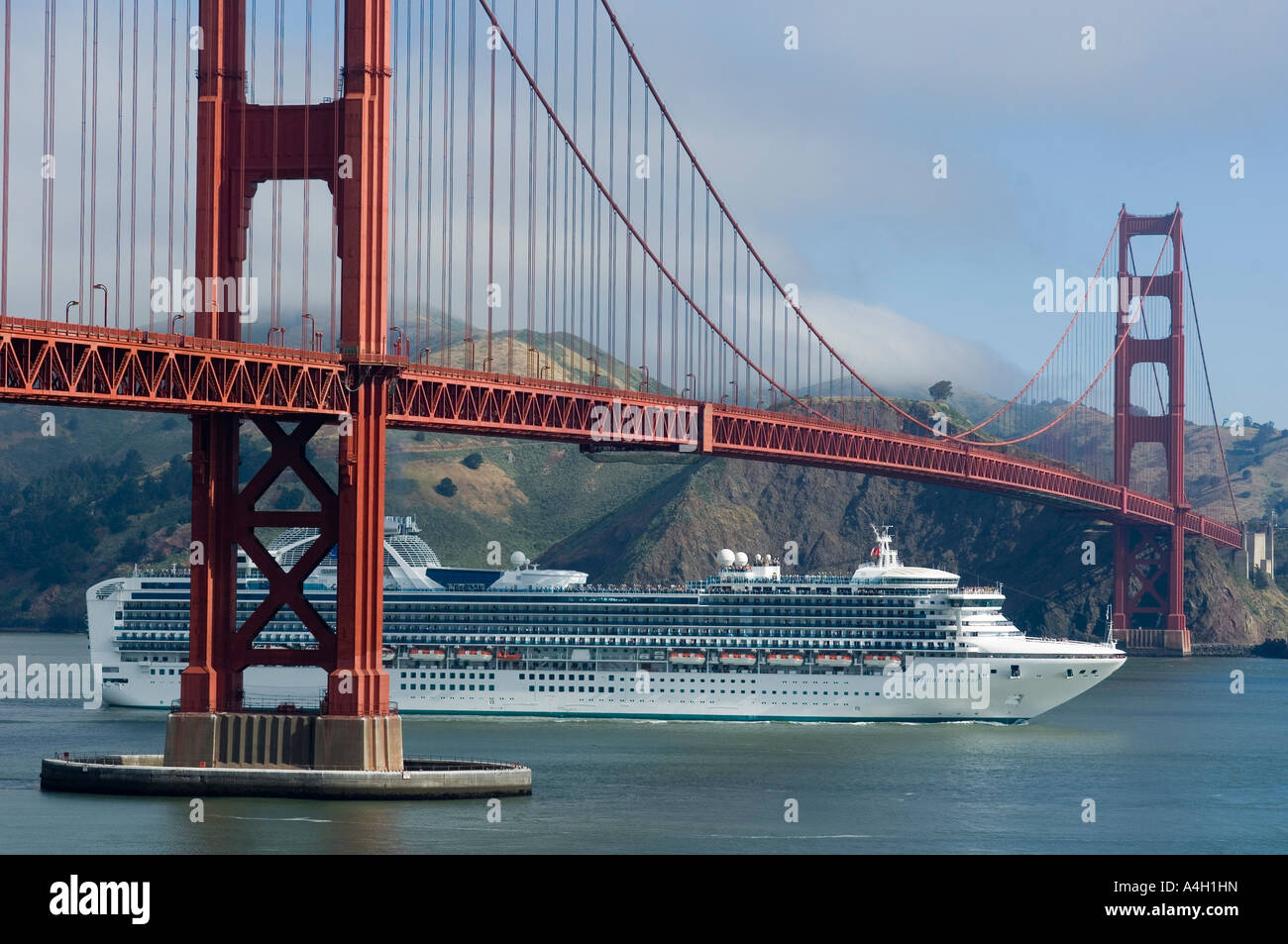 Golden Gate Bridge, Kreuzfahrtschiff Sapphire Princess, San Francisco, Kalifornien, USA Stockfoto