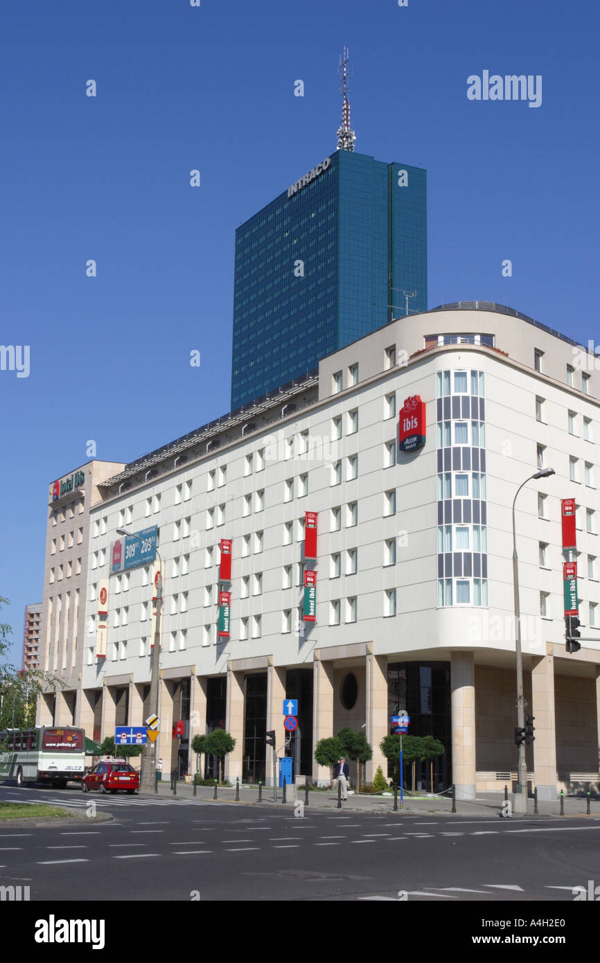 Warschau Polen neue moderne touristische Hotel Ibis gebaut neben dem Altstädter Ring Stockfoto