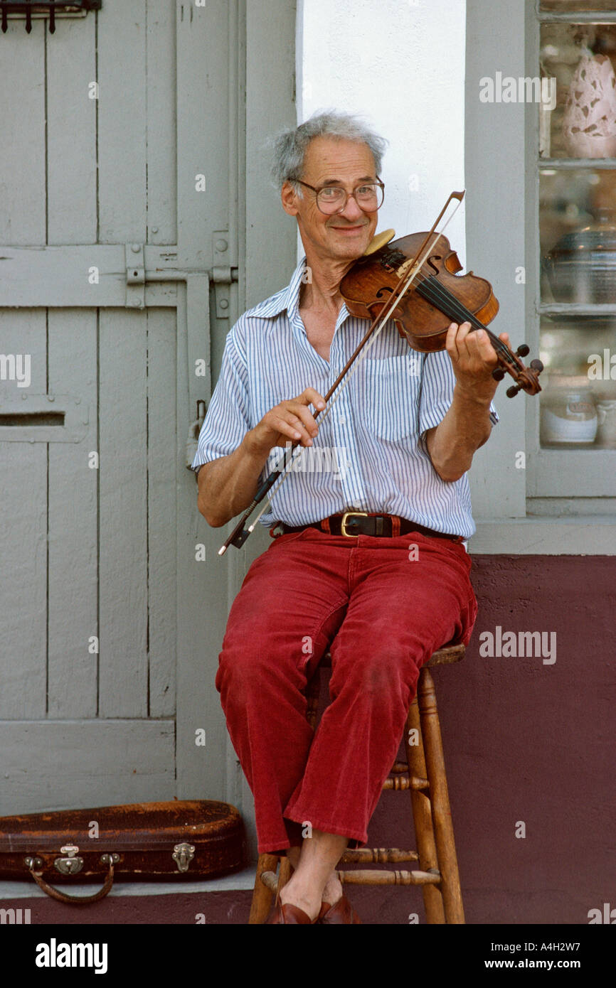 Fiddler unterhaltsam auf den Straßen von St. Augustine Florida USA Stockfoto