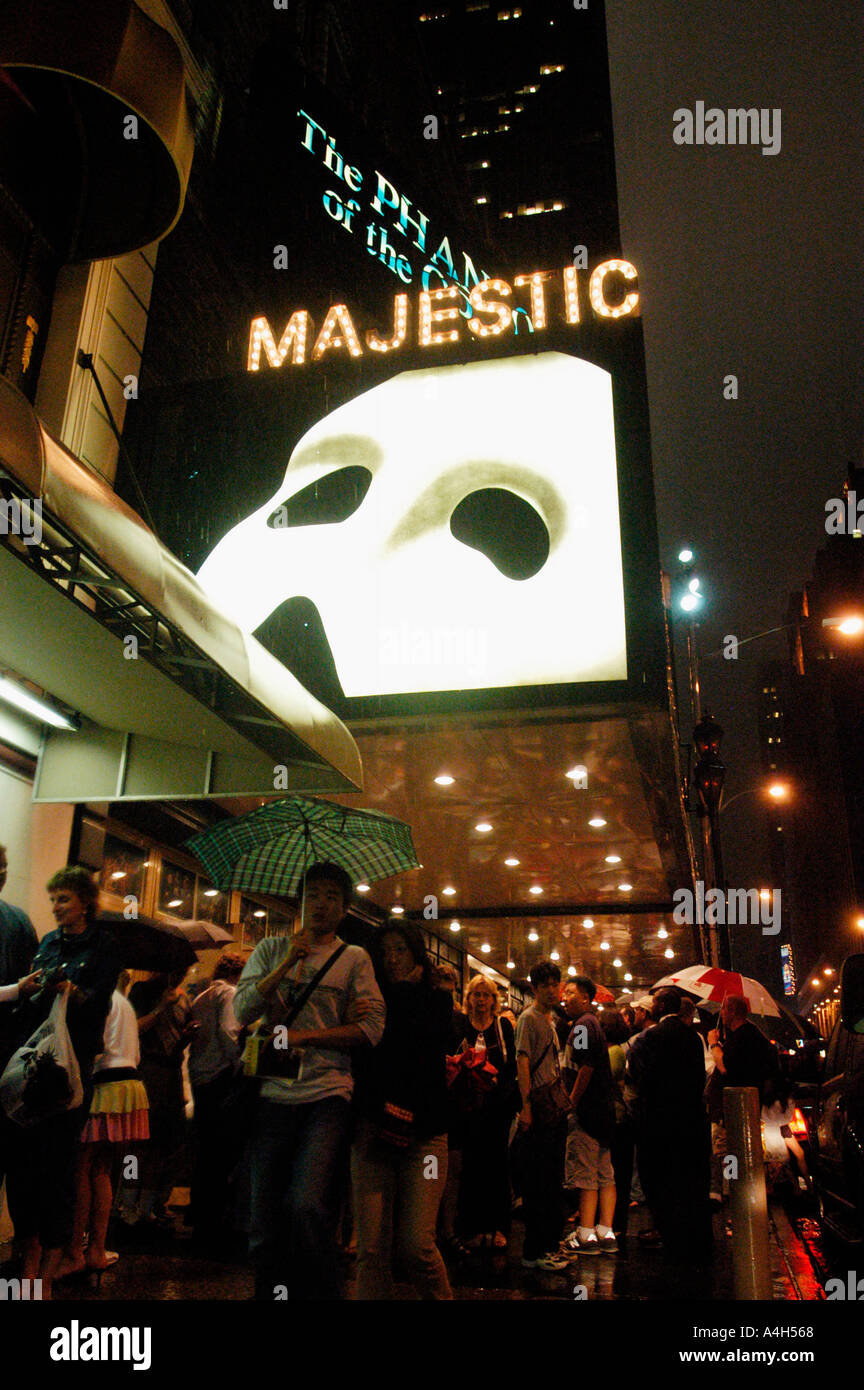 Broadway Theaterbesucher verlassen das Phantom der Oper. die am längsten laufende musical am Broadway Stockfoto