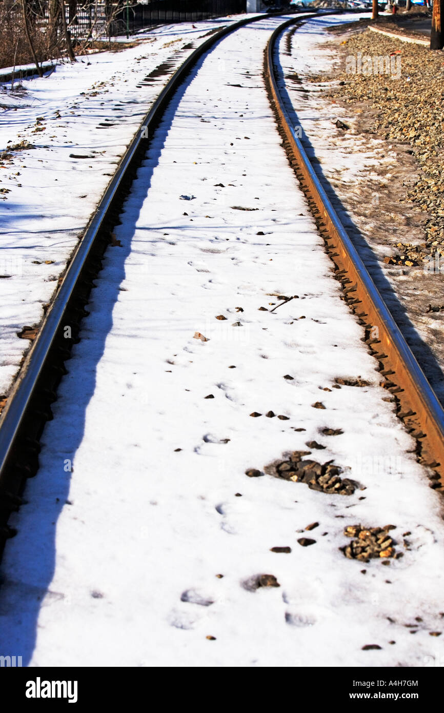 SPUREN, TRAIN TRACKS, TRANSPORT, METALL, HOLZ, HORIZONT, PERSPEKTIVE, EINE PERSPEKTIVE, LINEARE PERSPEKTIVE, LINEAR, OUTD Stockfoto