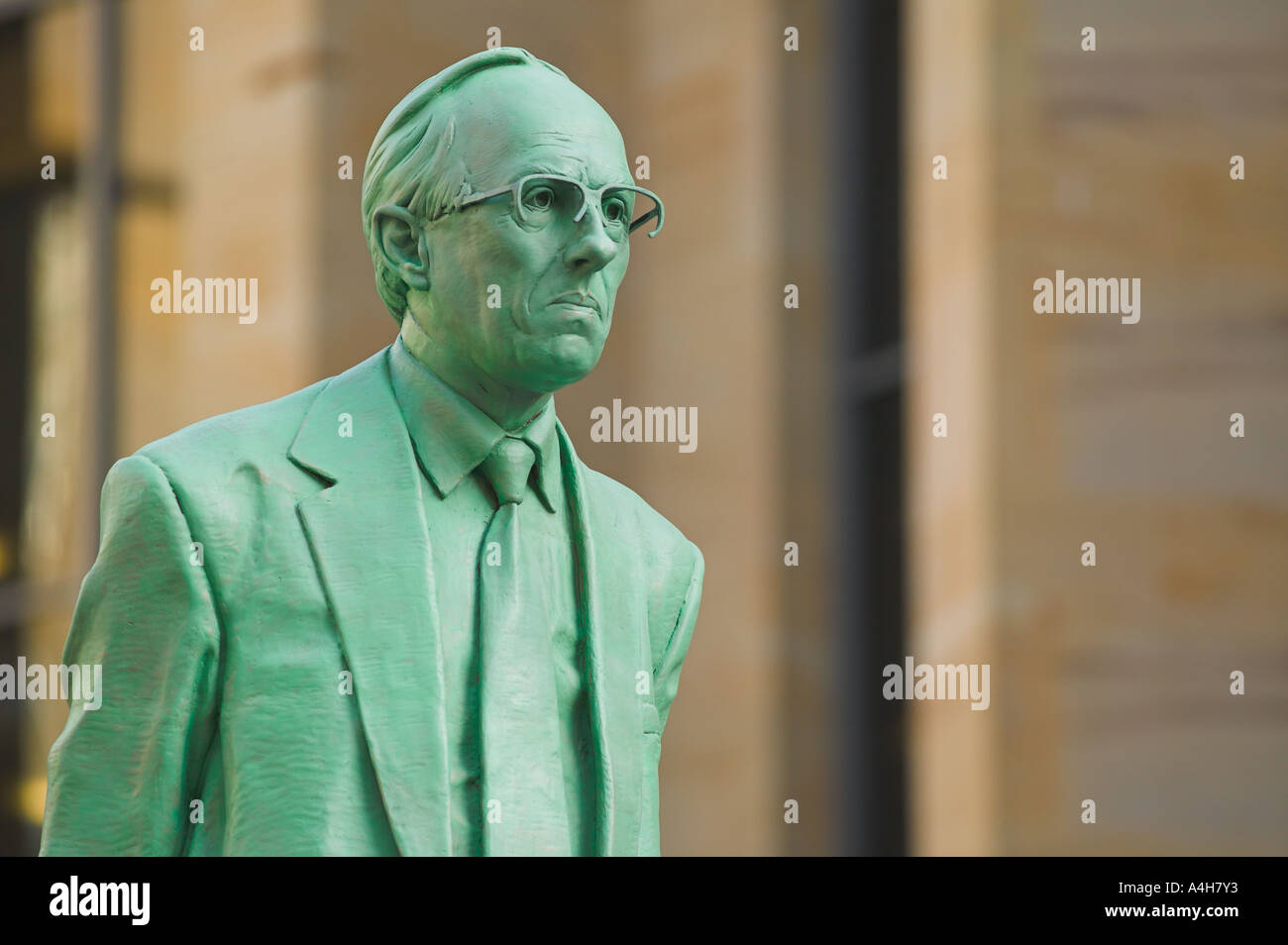 Schottland, Glasgow, Buchanan Street. Statue von Donald Dewar Stockfoto