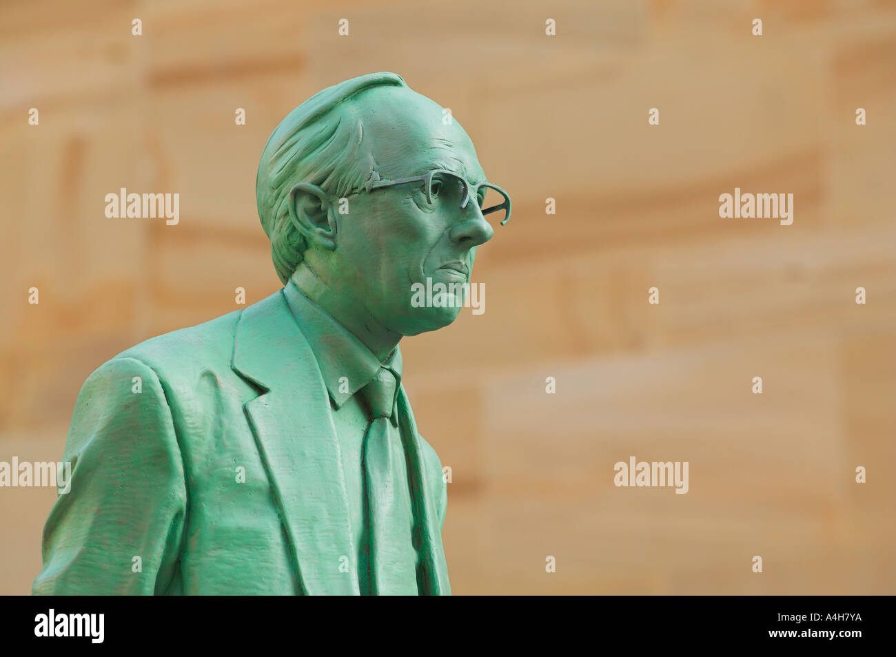 Schottland, Glasgow, Buchanan Street. Statue von Donald Dewar Stockfoto