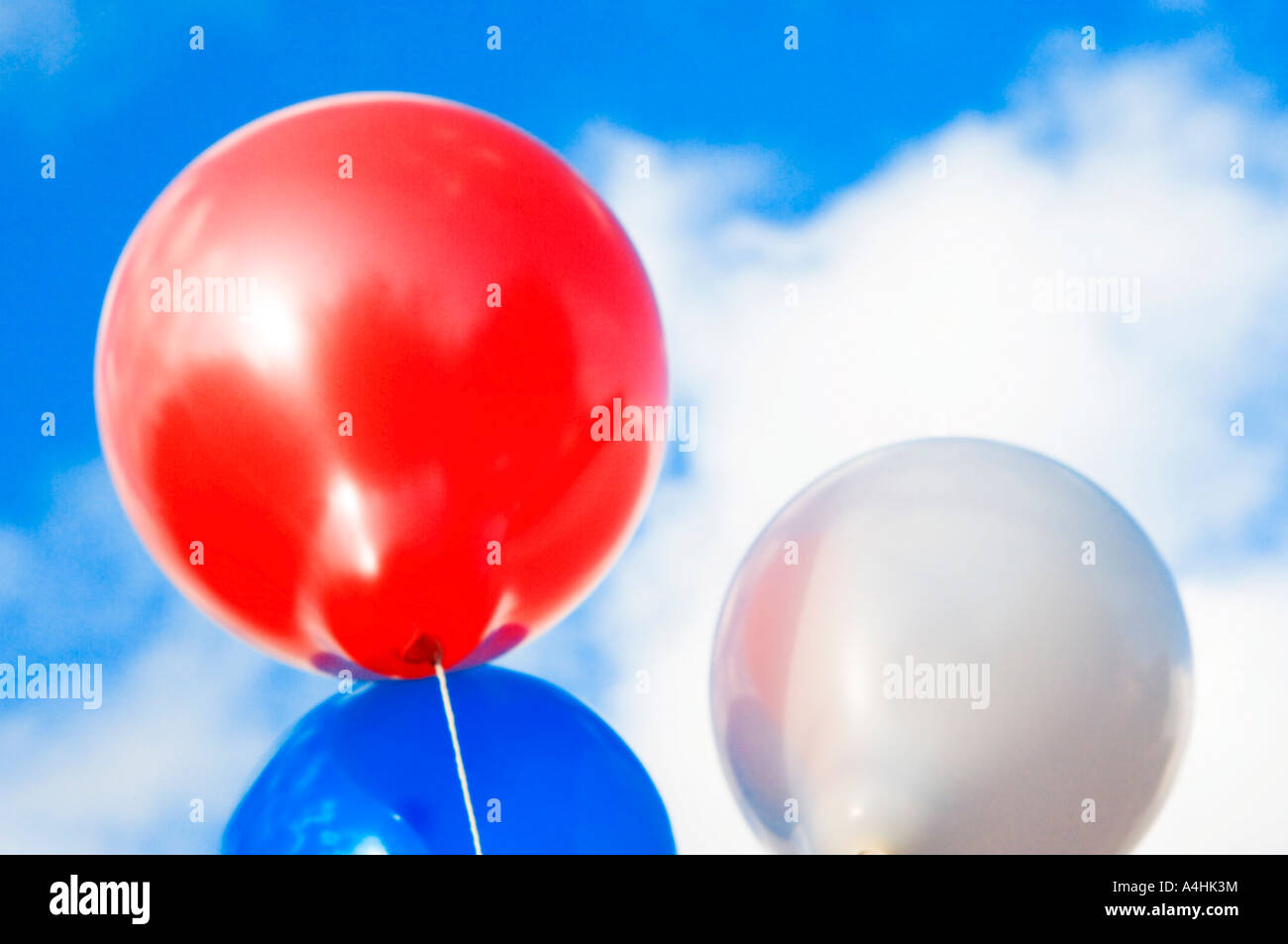 Rote, weiße und blaue Luftballons Stockfoto