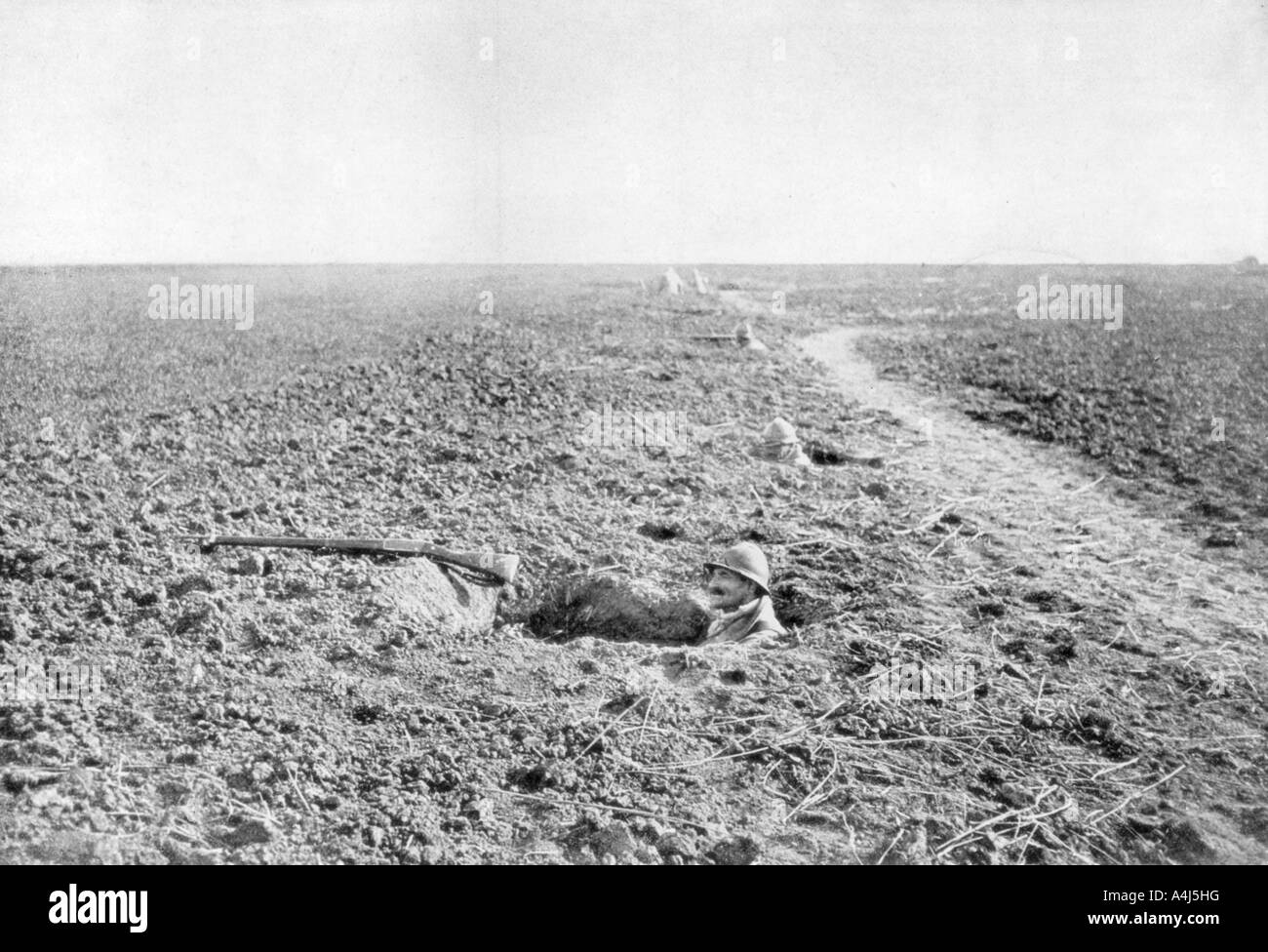 Eine Linie der französischen Infanterie foxholes, 1918. Artist: Unbekannt Stockfoto