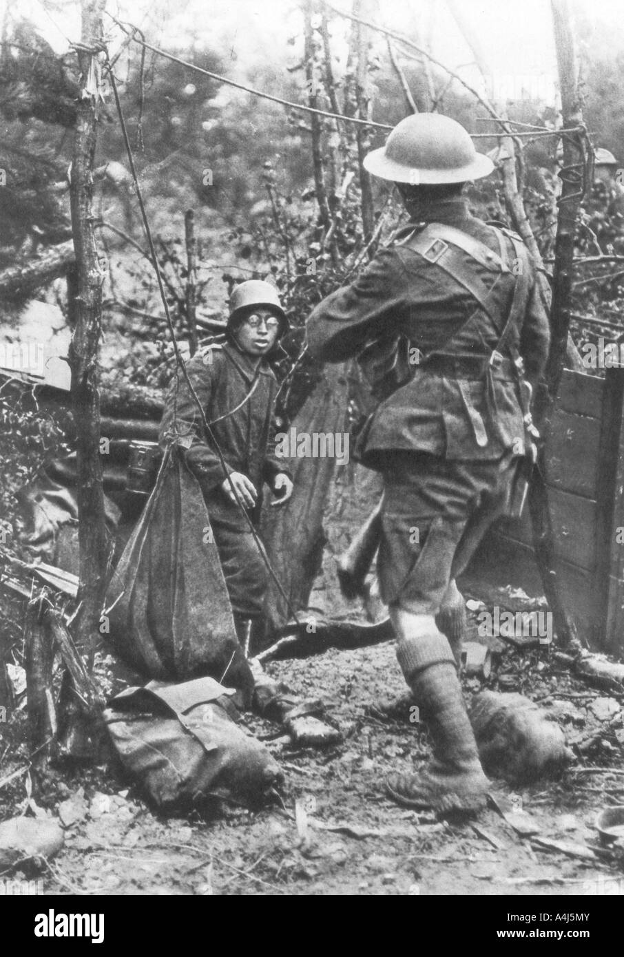 Ein deutscher Soldat Rückkäufe, Aisne, Frankreich, Weltkrieg I, vom 18. Juli 1918. Artist: Unbekannt Stockfoto