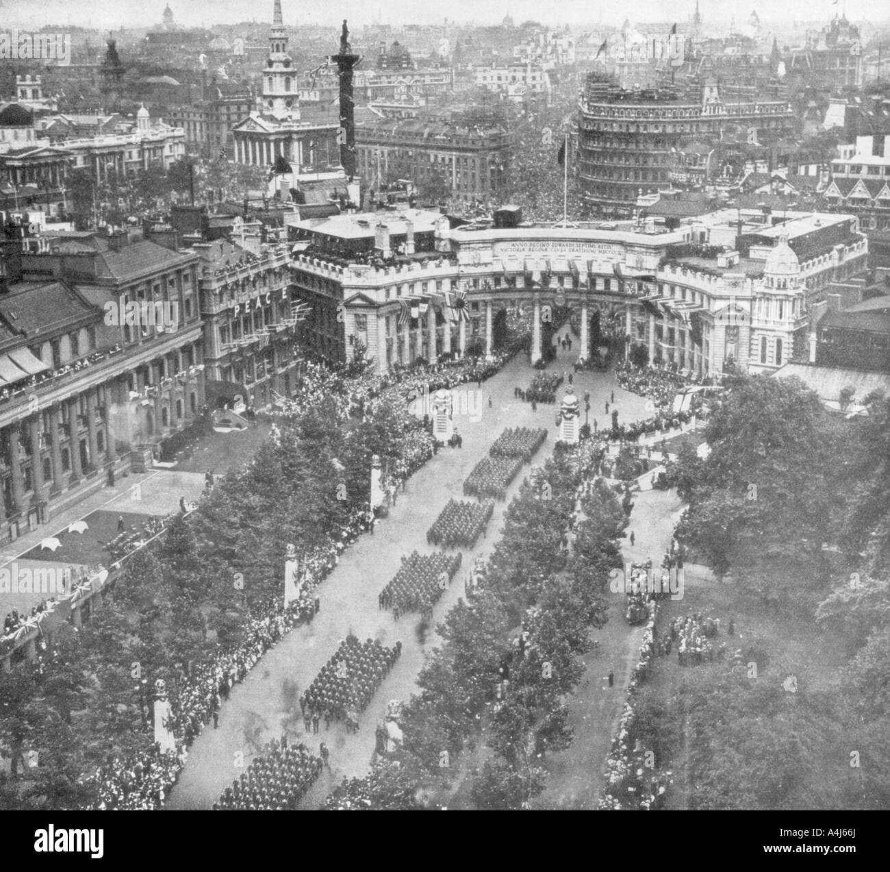 Siegesparade durch die Admiralty Arch und entlang der Mall, 19 Juli, 1919, (1926). Artist: Unbekannt Stockfoto