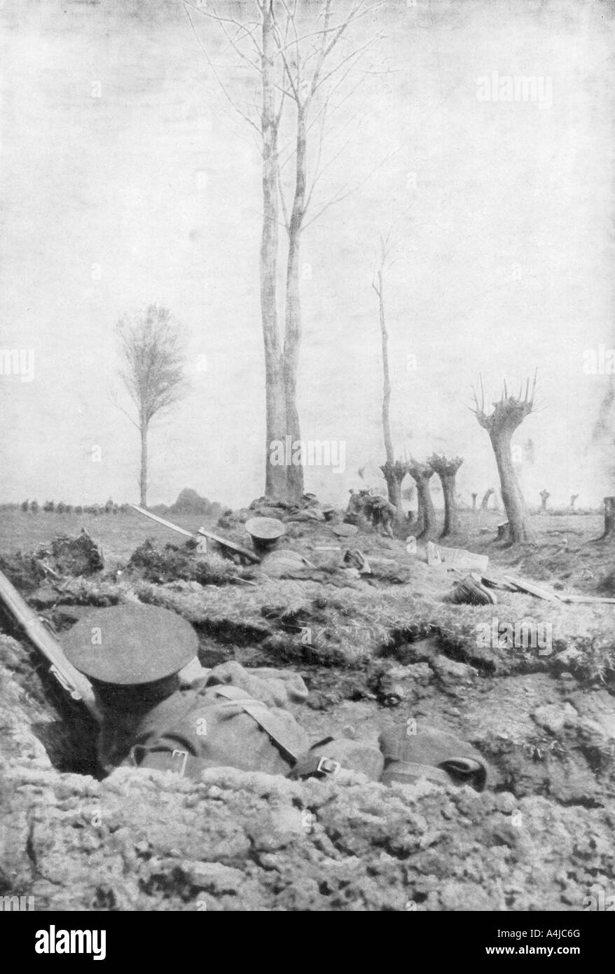 Des Königs Regiment (Liverpool), Zweite Schlacht von Ypern, Belgien, 22. April-25 Mai 1915. Artist: Unbekannt Stockfoto